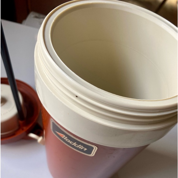 Vintage Aladdin Rust Pump•A•Drink Jug, 2 Liters - Picture 15 of 16